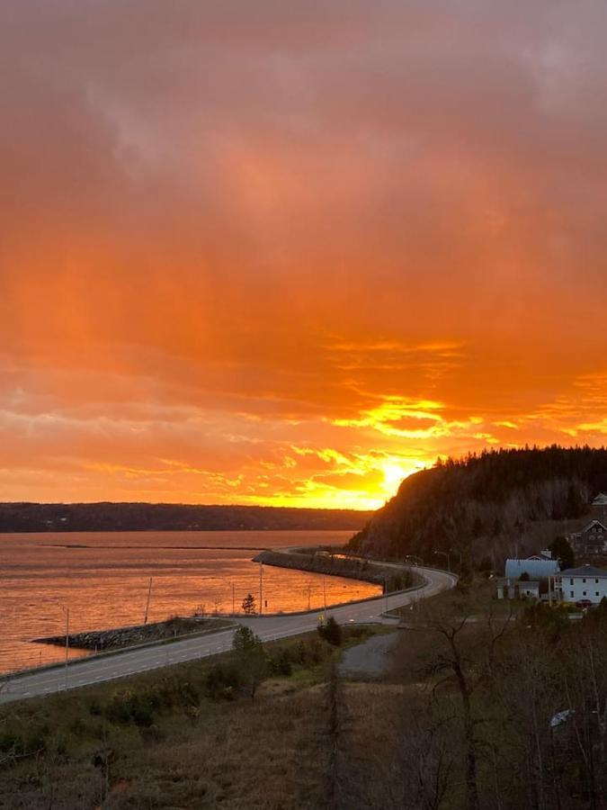 Suite 2 Fleche Du Fjord Vue Saguenay Mont Valin Saint-Fulgence Exterior photo